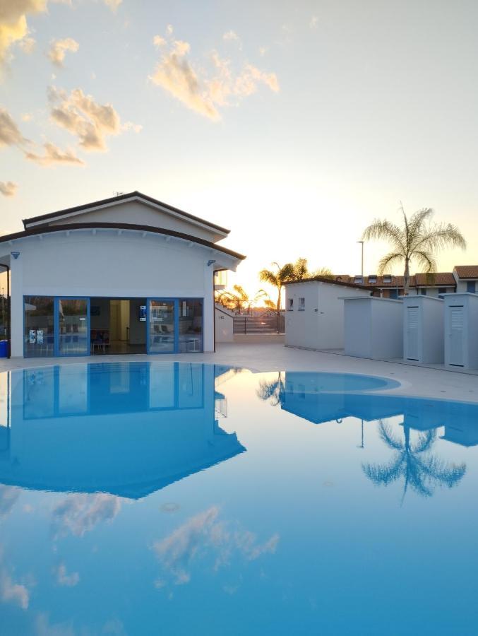 Icaro Residence Apartments With A Beautiful Pool Sant'Agata di Militello Bagian luar foto