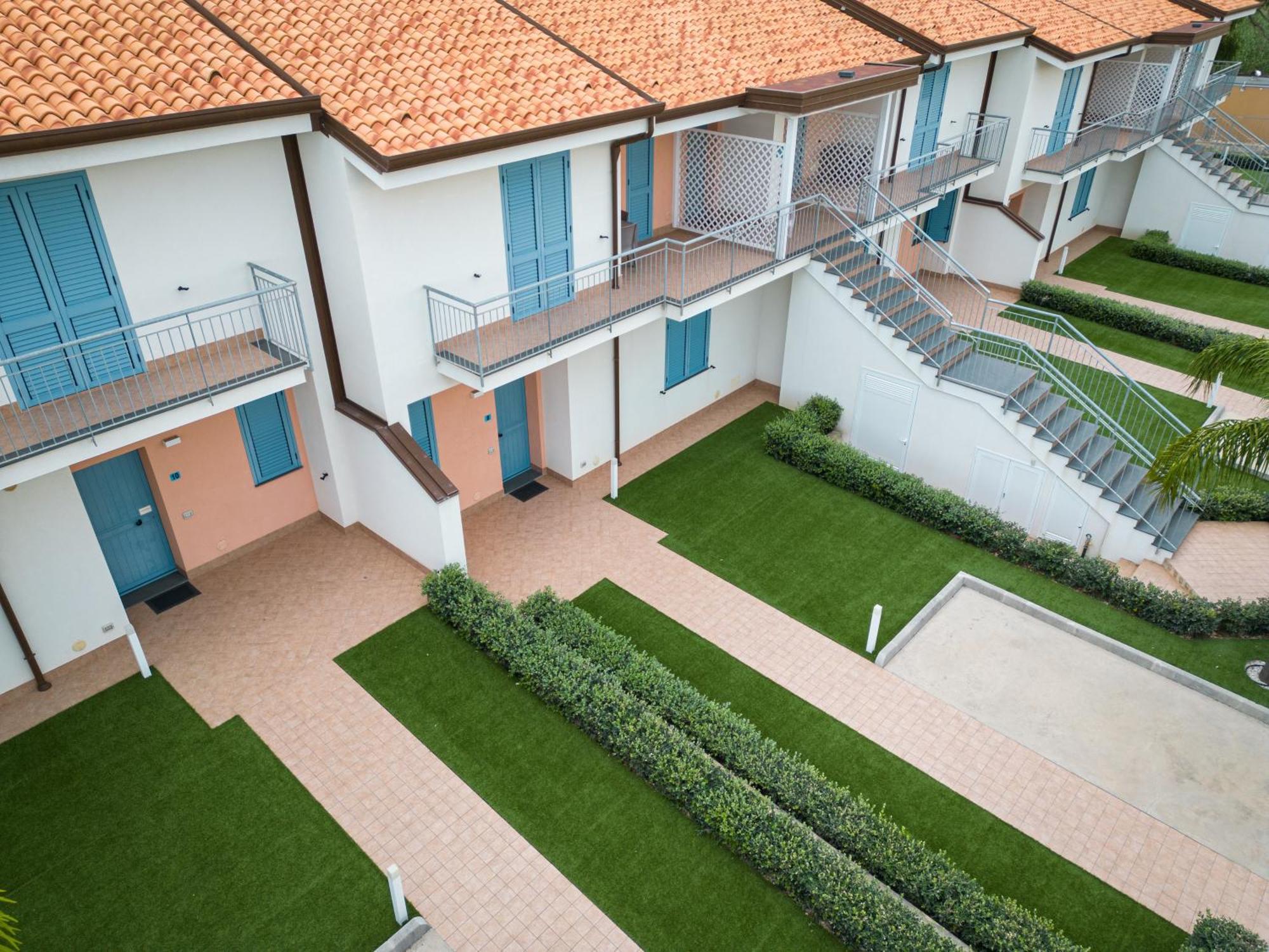 Icaro Residence Apartments With A Beautiful Pool Sant'Agata di Militello Bagian luar foto