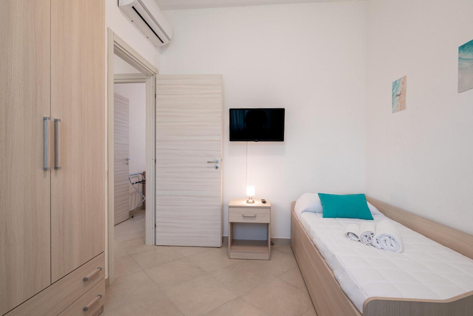 Icaro Residence Apartments With A Beautiful Pool Sant'Agata di Militello Bagian luar foto