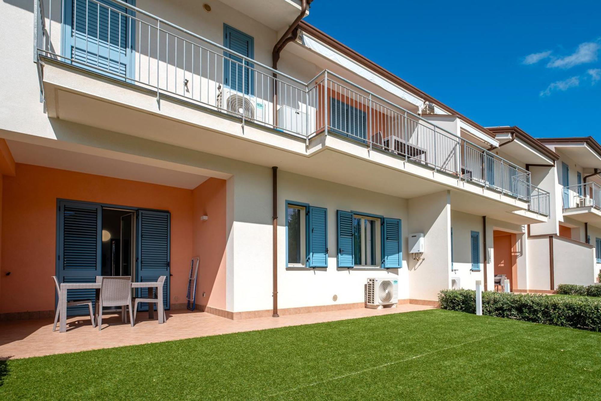 Icaro Residence Apartments With A Beautiful Pool Sant'Agata di Militello Bagian luar foto