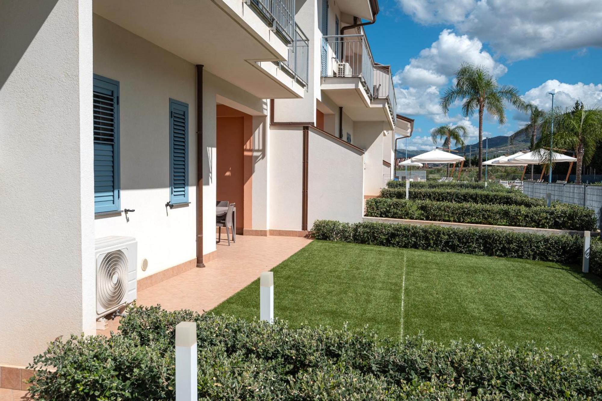 Icaro Residence Apartments With A Beautiful Pool Sant'Agata di Militello Bagian luar foto