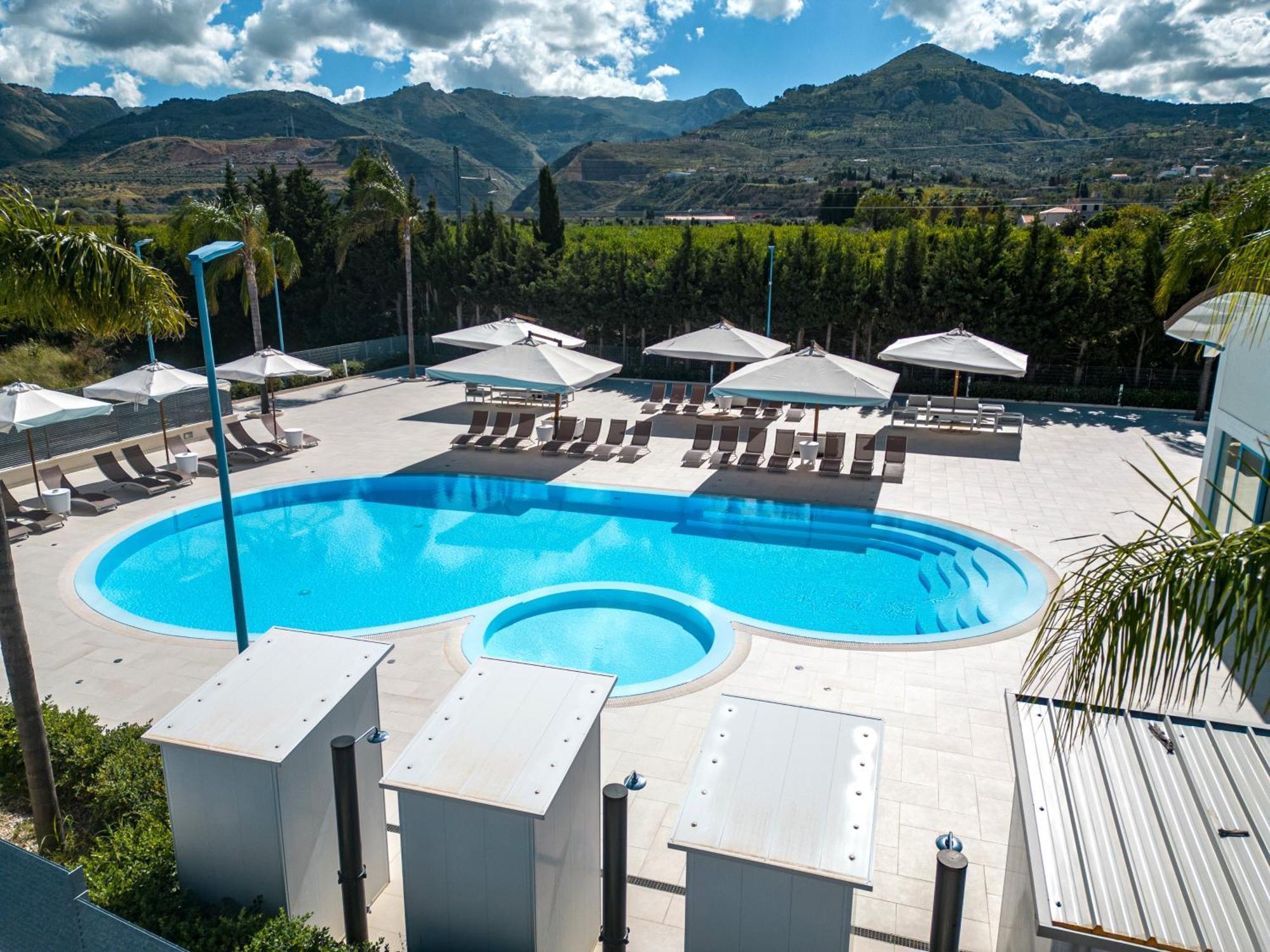 Icaro Residence Apartments With A Beautiful Pool Sant'Agata di Militello Bagian luar foto