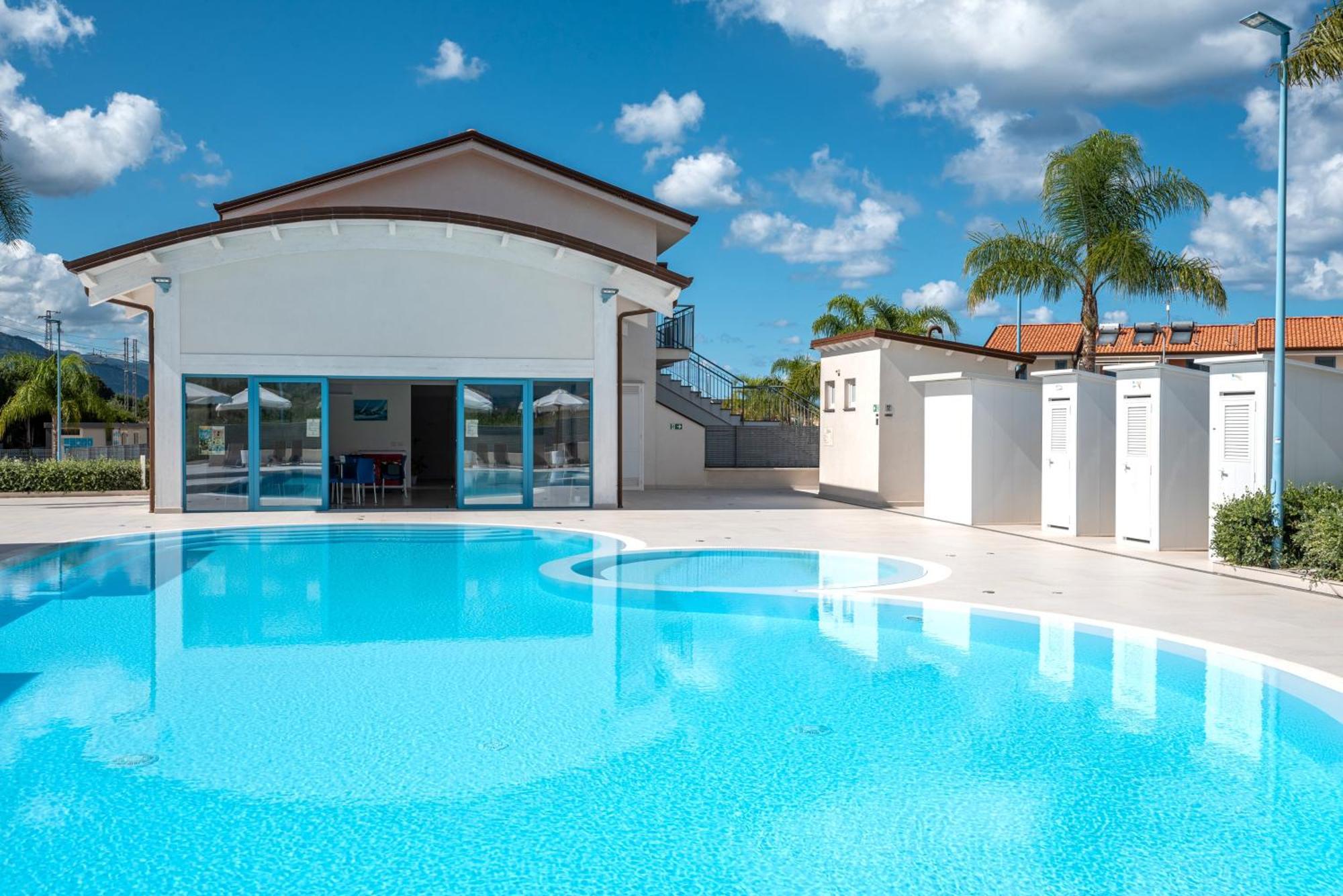 Icaro Residence Apartments With A Beautiful Pool Sant'Agata di Militello Bagian luar foto