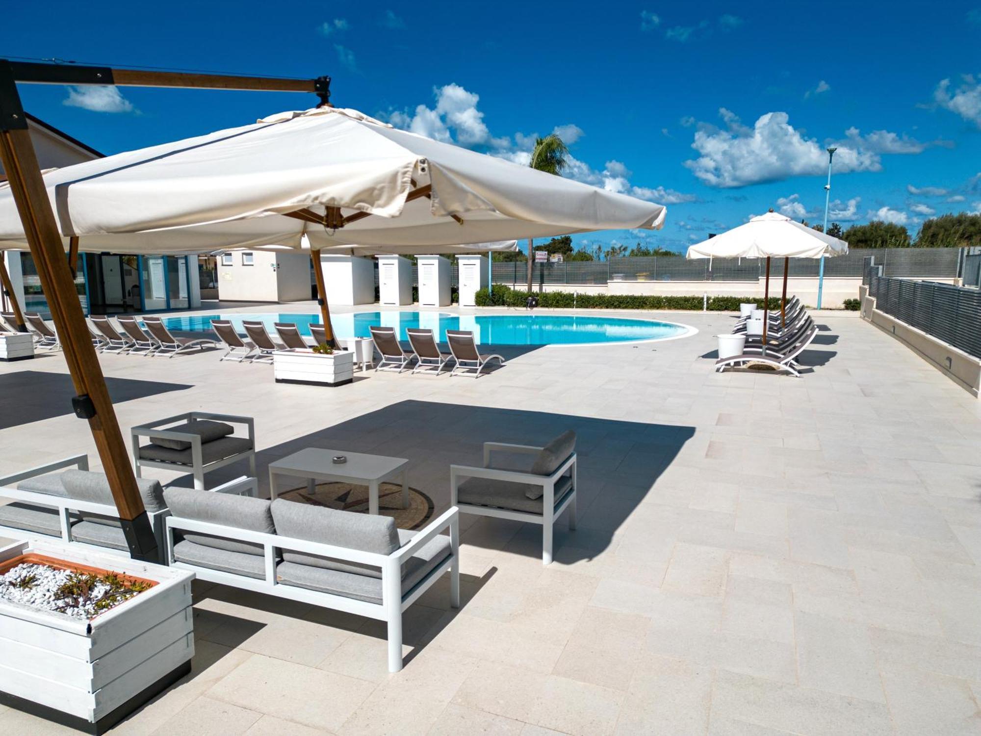 Icaro Residence Apartments With A Beautiful Pool Sant'Agata di Militello Bagian luar foto