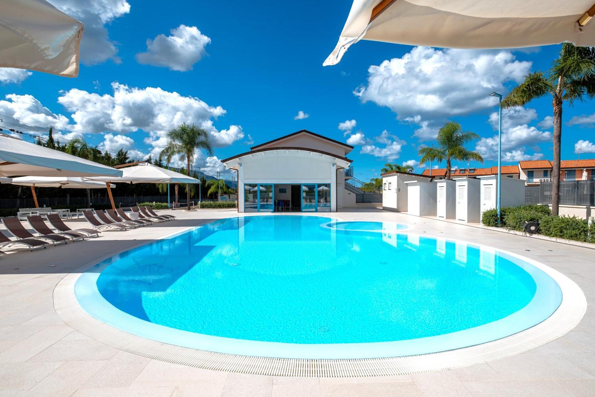 Icaro Residence Apartments With A Beautiful Pool Sant'Agata di Militello Bagian luar foto