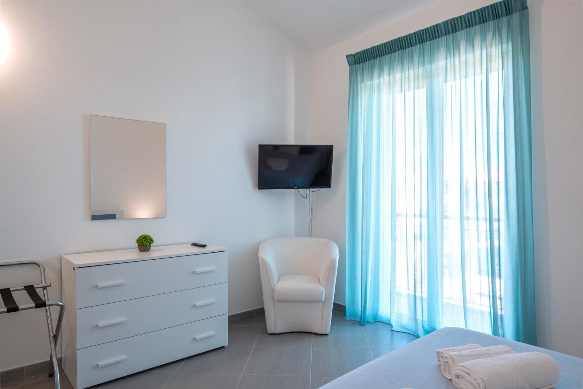 Icaro Residence Apartments With A Beautiful Pool Sant'Agata di Militello Bagian luar foto