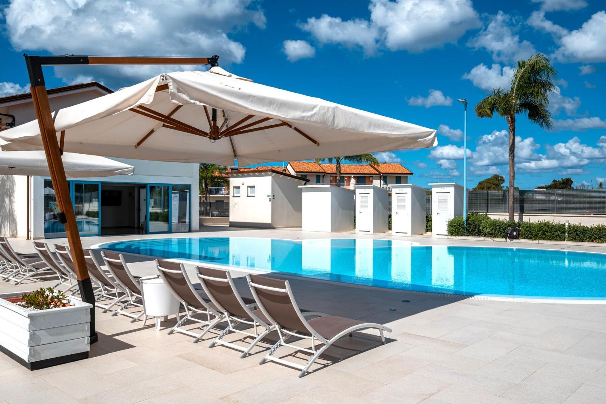Icaro Residence Apartments With A Beautiful Pool Sant'Agata di Militello Bagian luar foto