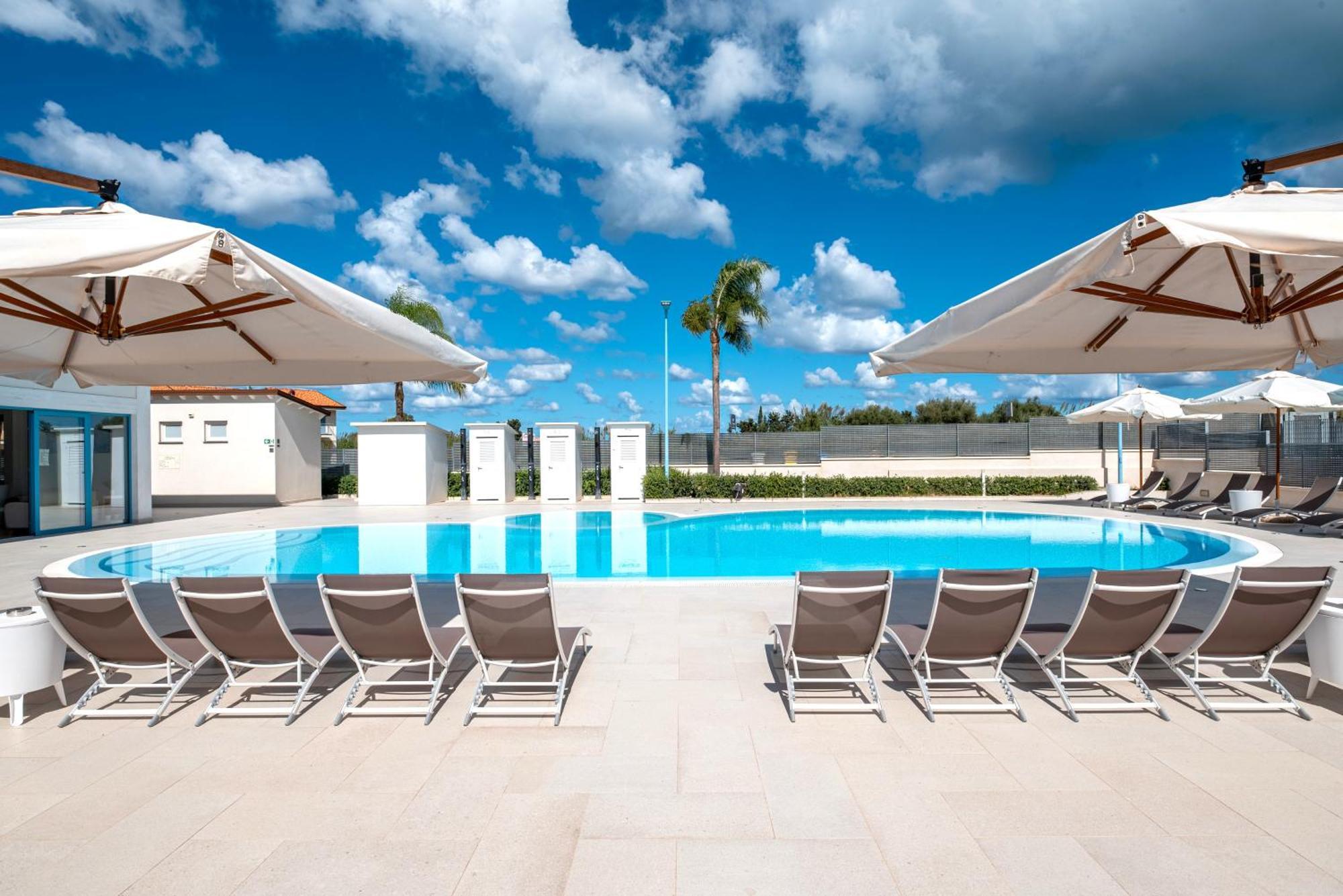 Icaro Residence Apartments With A Beautiful Pool Sant'Agata di Militello Bagian luar foto