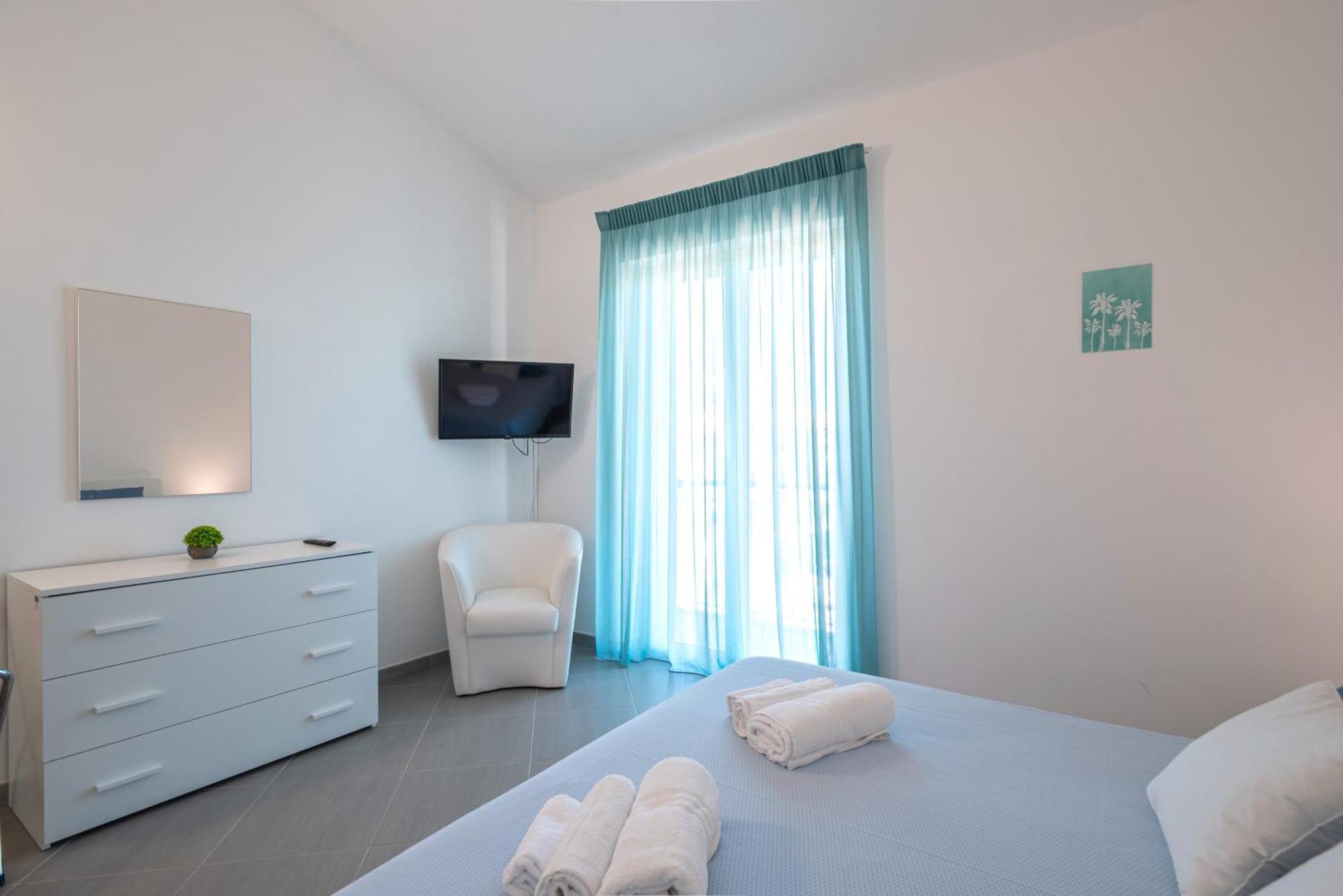 Icaro Residence Apartments With A Beautiful Pool Sant'Agata di Militello Bagian luar foto