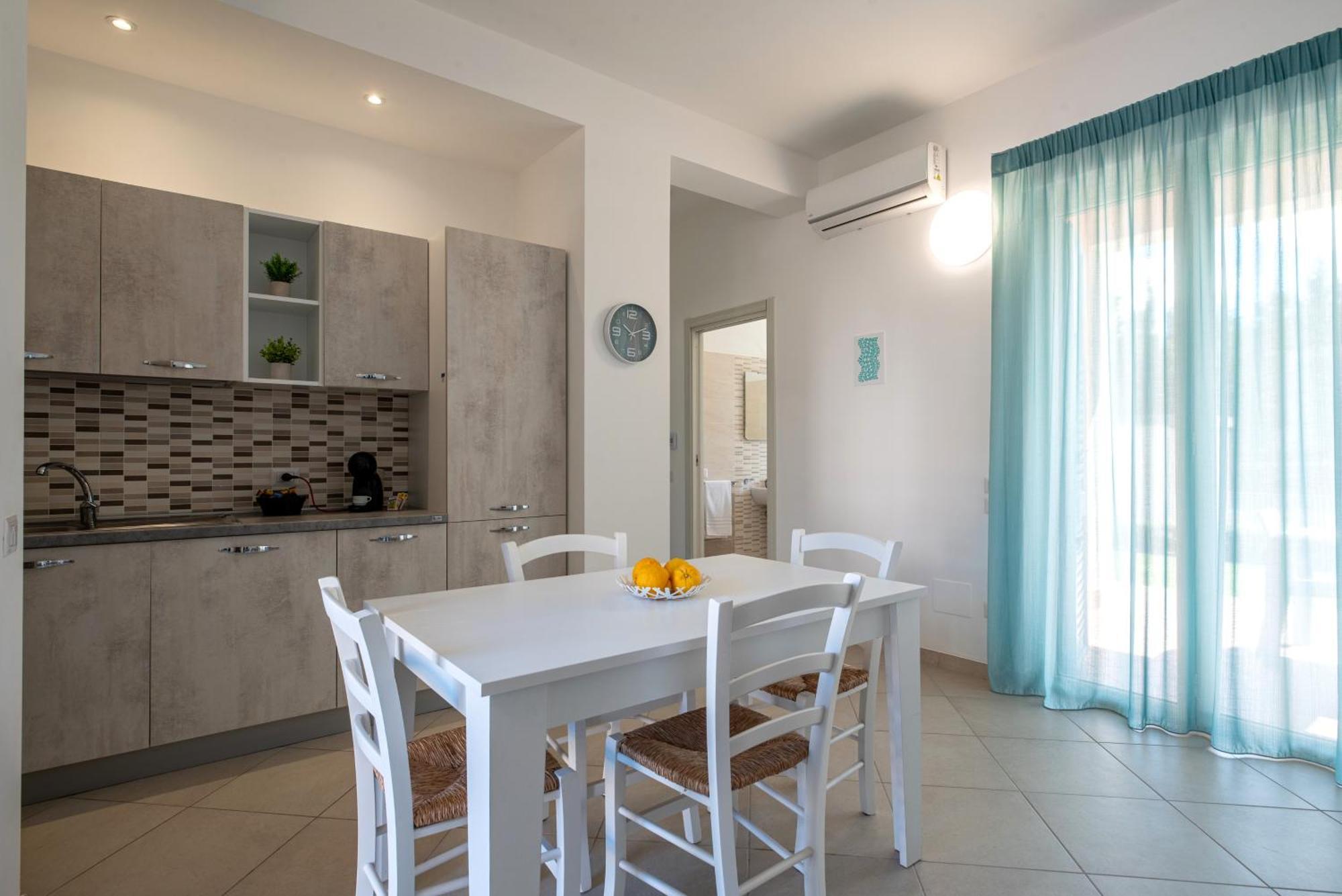 Icaro Residence Apartments With A Beautiful Pool Sant'Agata di Militello Bagian luar foto
