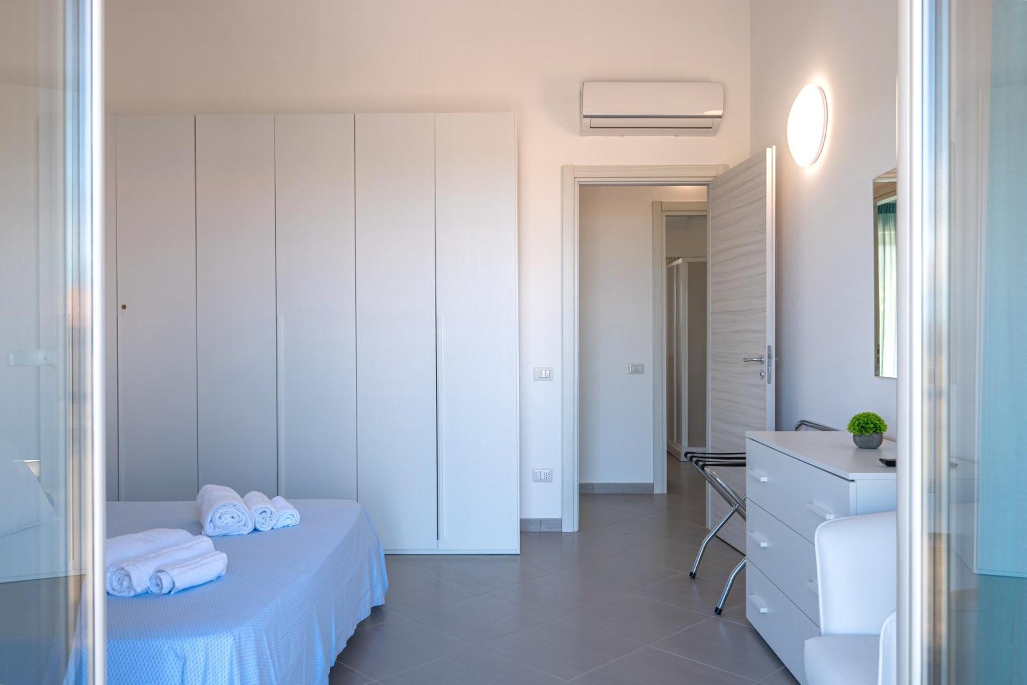Icaro Residence Apartments With A Beautiful Pool Sant'Agata di Militello Bagian luar foto