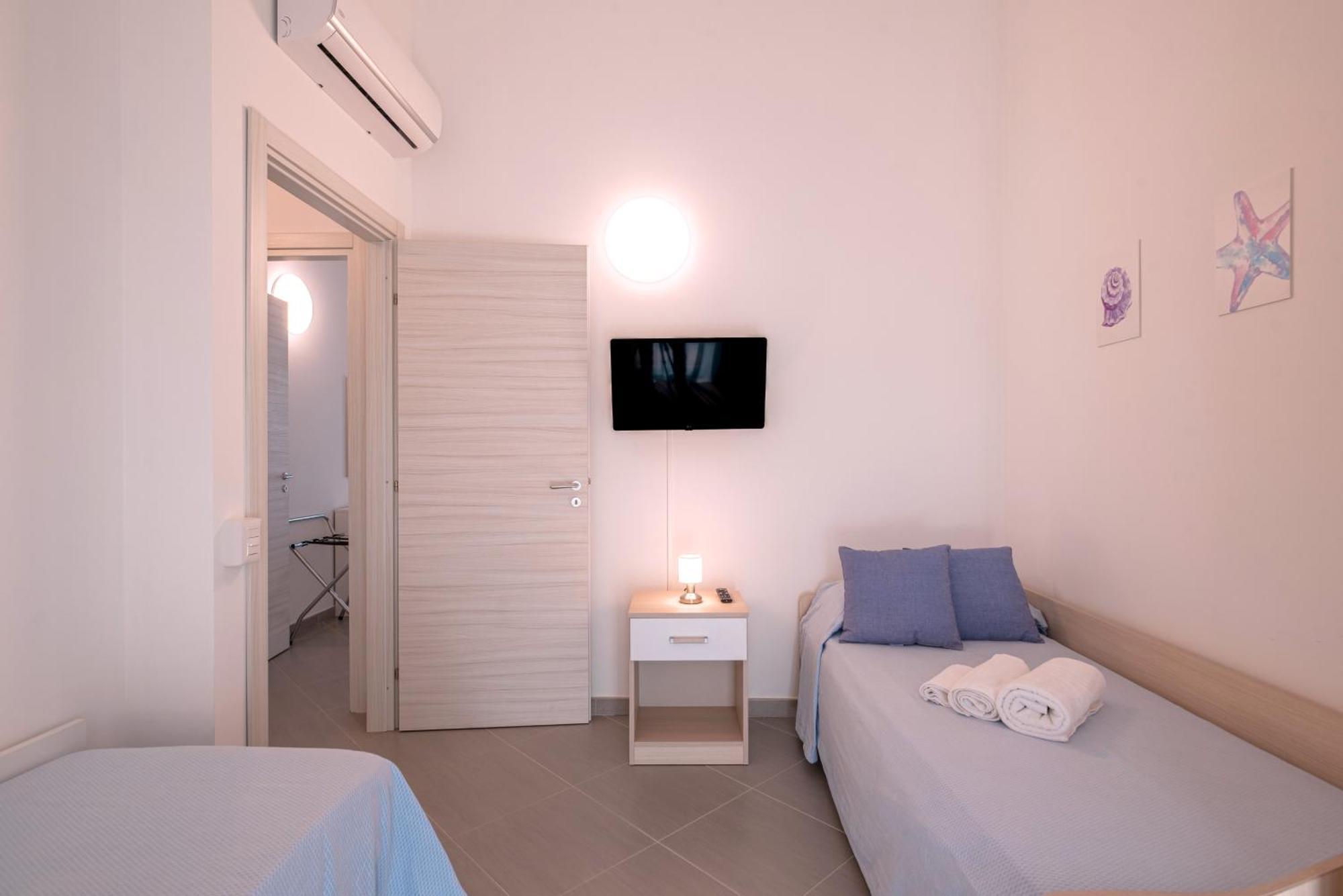 Icaro Residence Apartments With A Beautiful Pool Sant'Agata di Militello Bagian luar foto