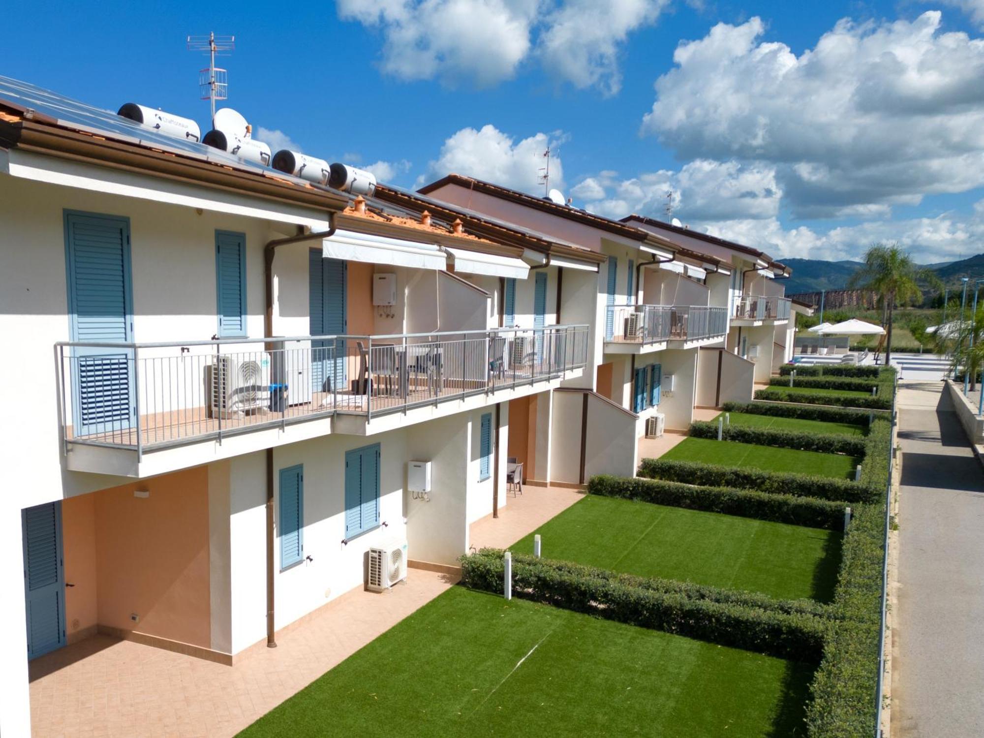 Icaro Residence Apartments With A Beautiful Pool Sant'Agata di Militello Bagian luar foto